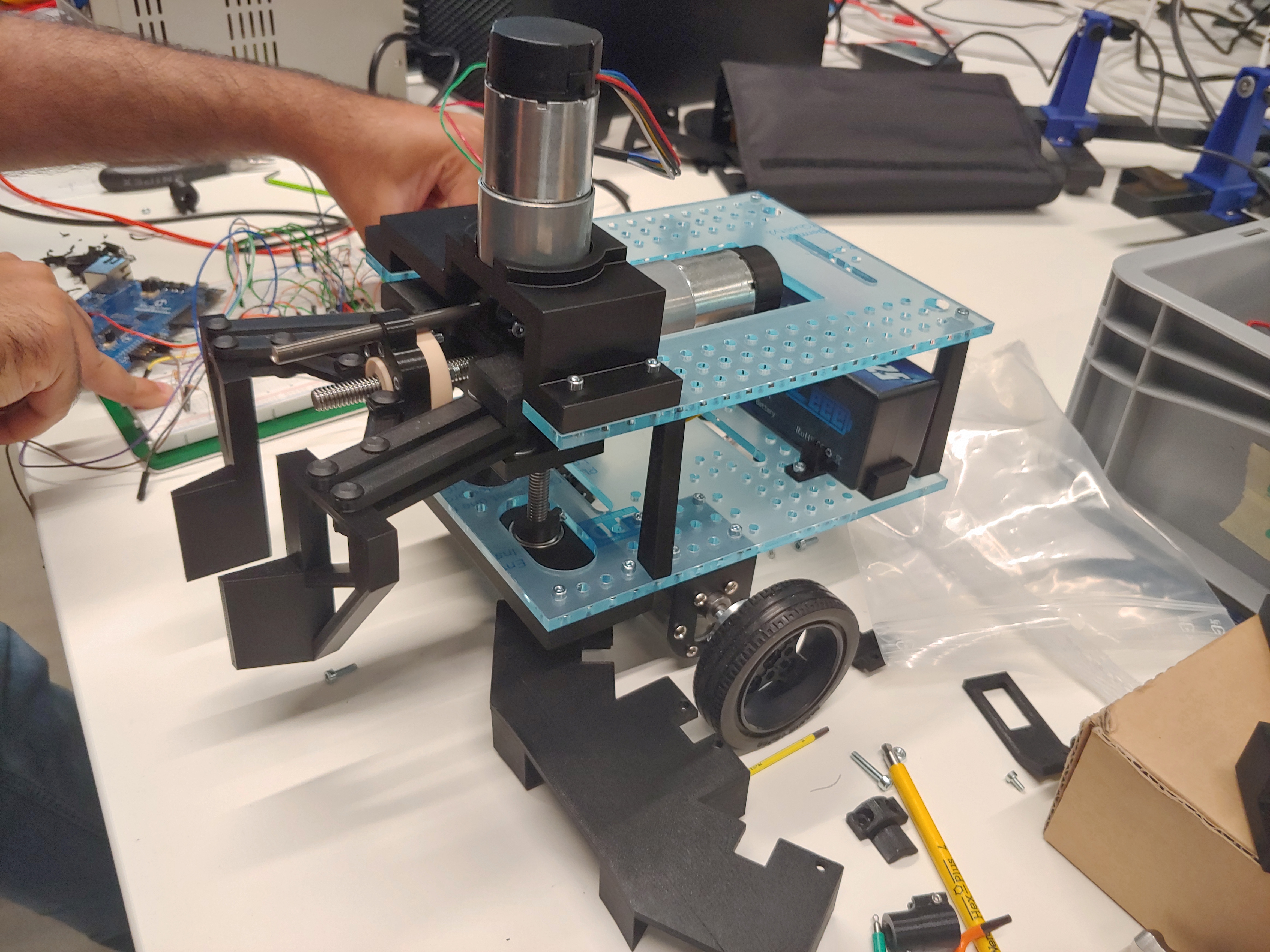 Final Gripper and Platform